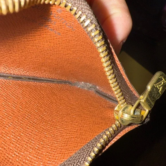 AUTHENTIC LOUIS VIUTTON KEY CLES - Picture 13 of 13